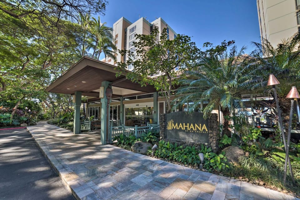 Island Views: Oceanfront Kaanapali Beach Penthouse House in Kaanapali