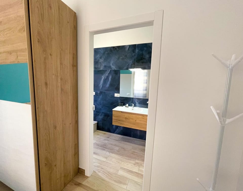 Bathroom, Photo of the whole room