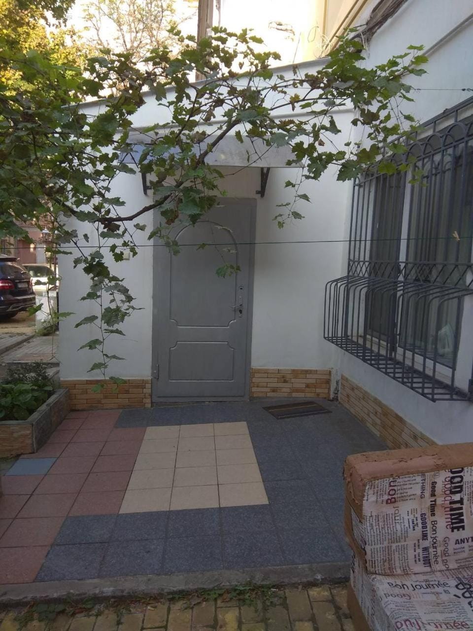 Facade/entrance