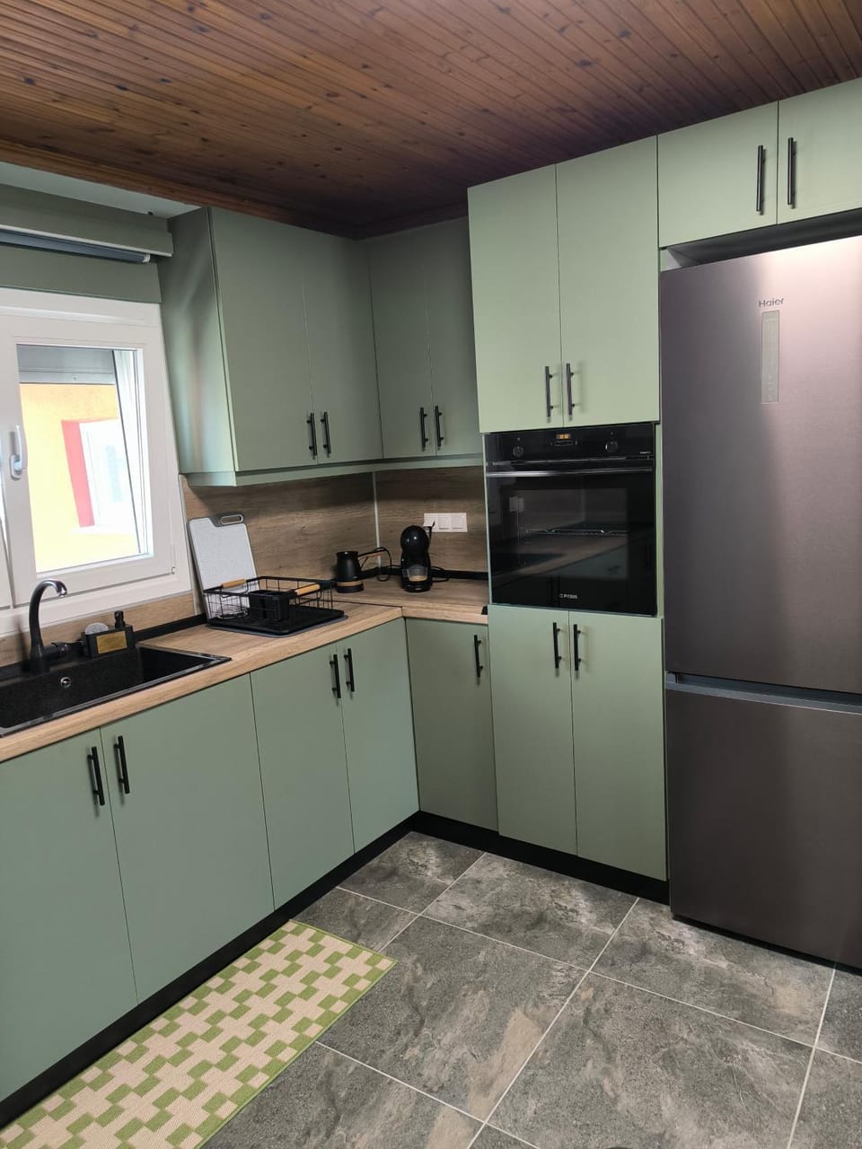 Kitchen or kitchenette, oven, stove