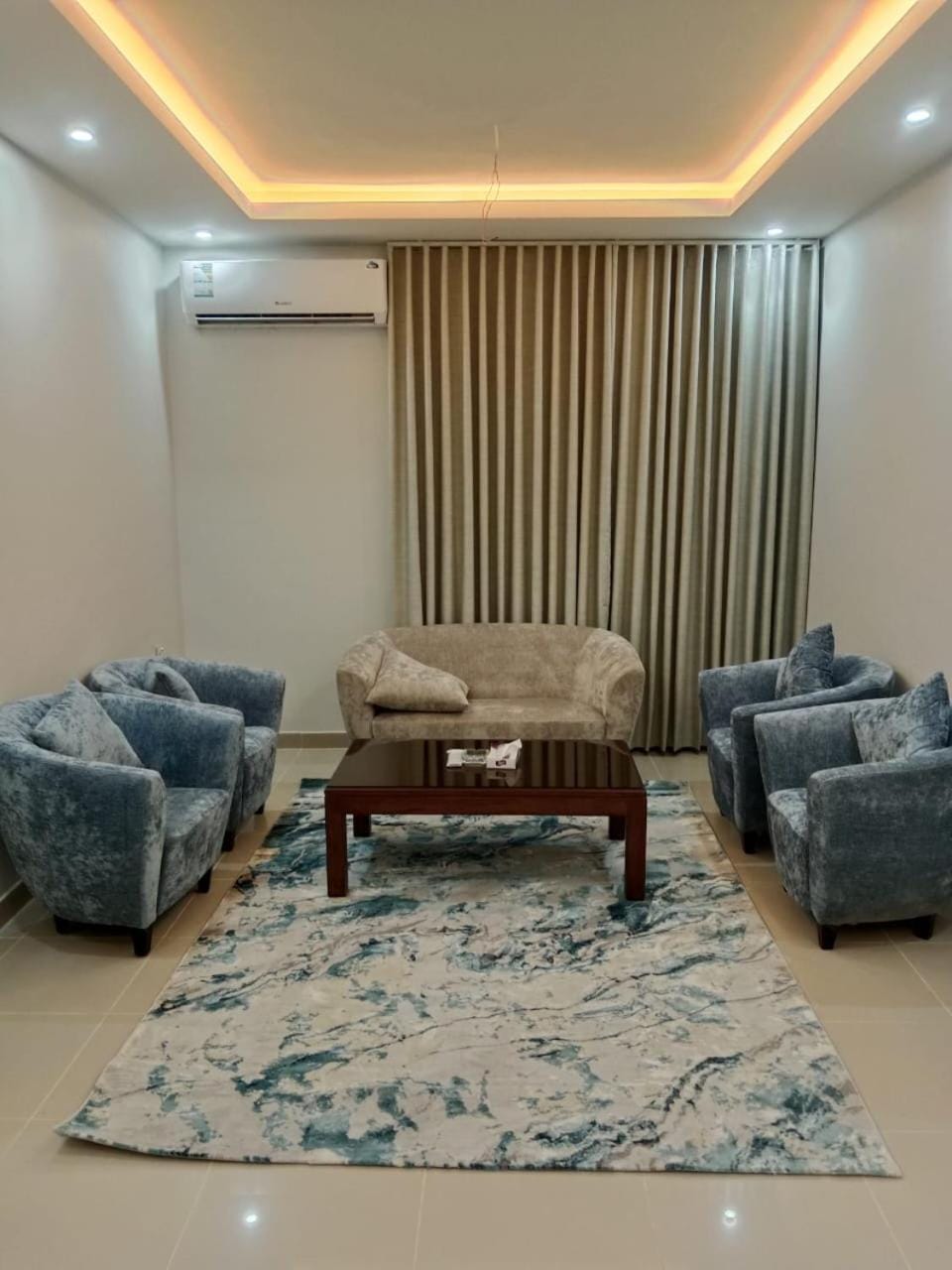Living room, Seating area, air conditioner