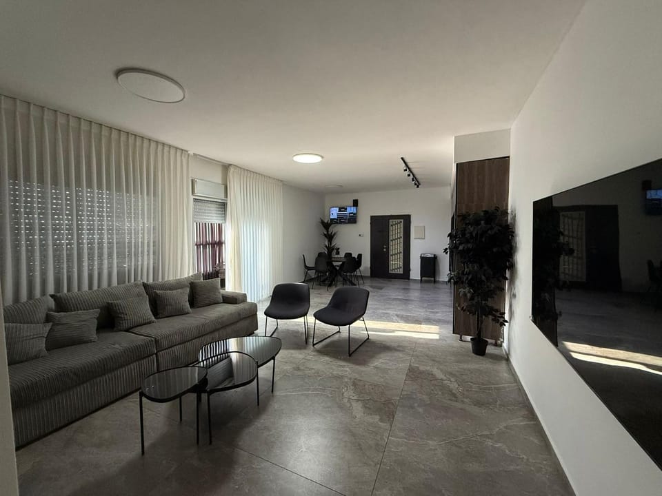 TV and multimedia, Seating area