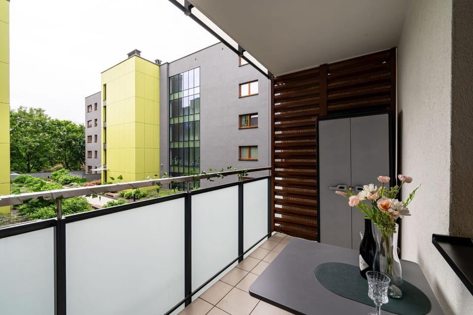 Property building, Day, View (from property/room), Balcony/Terrace
