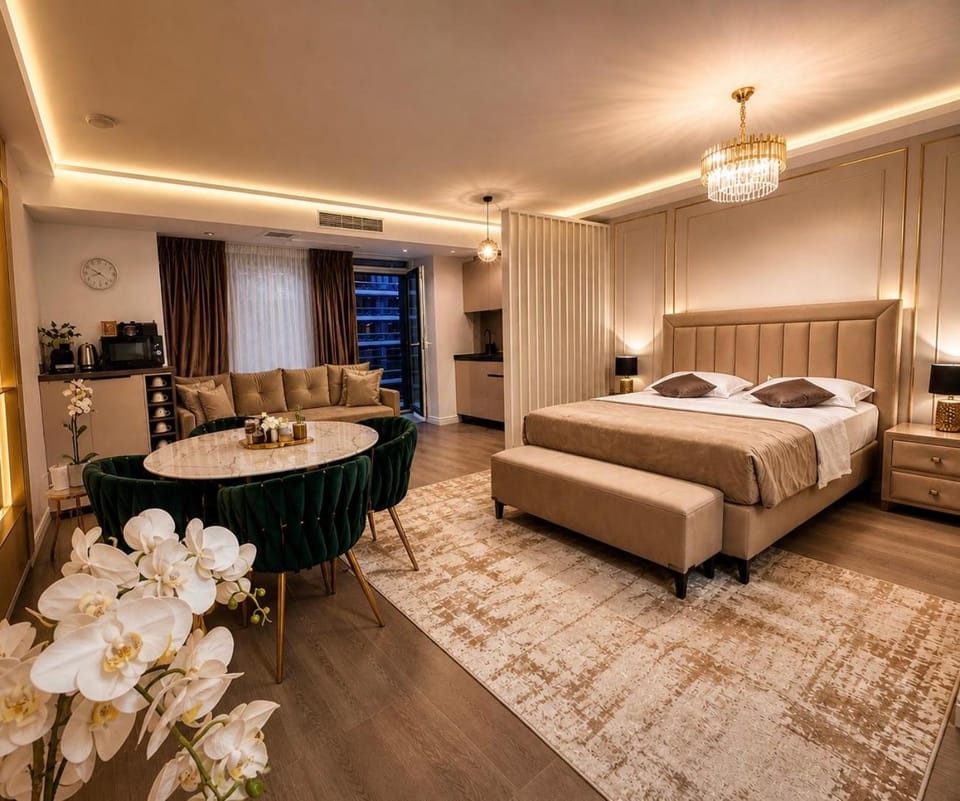 Bed, TV and multimedia, Kitchen or kitchenette, Living room, Seating area
