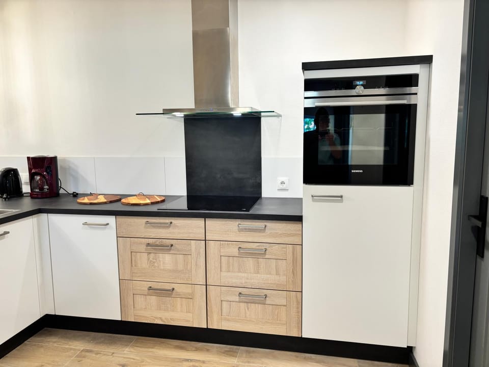 Kitchen or kitchenette, oven, stove