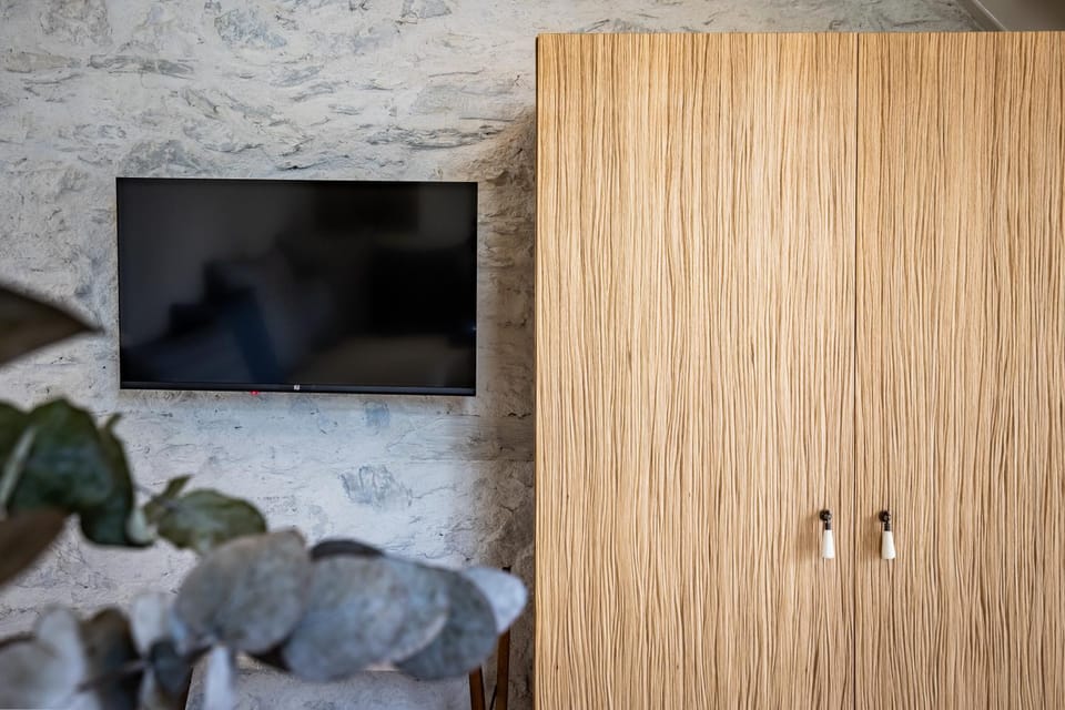 TV and multimedia, wardrobe
