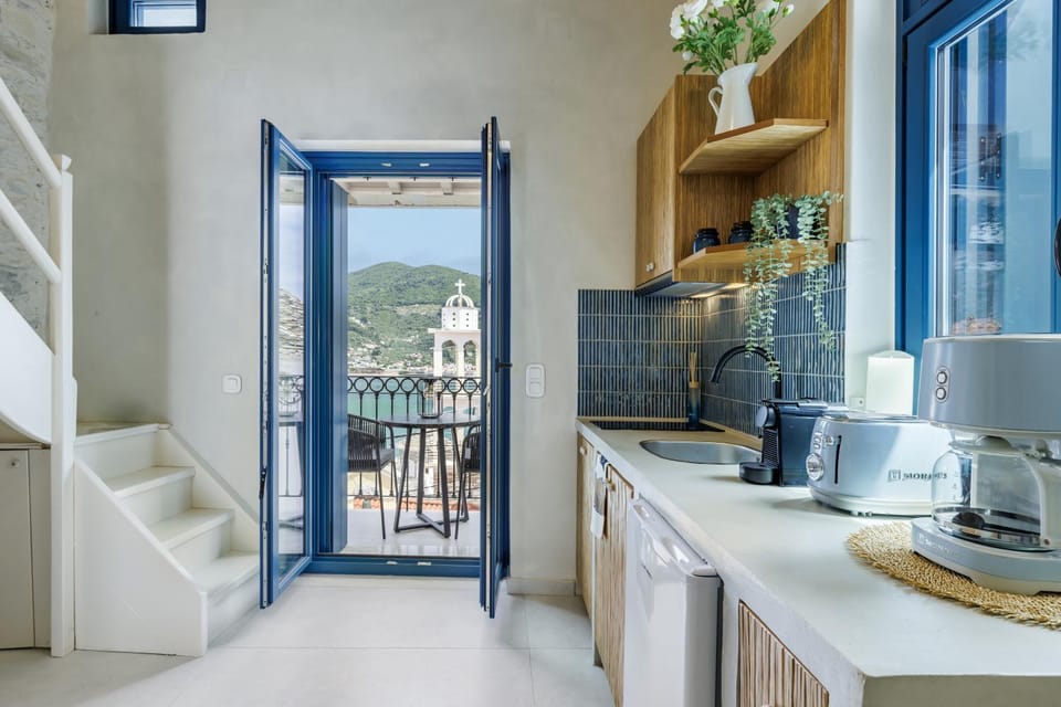 View (from property/room), Balcony/Terrace, Kitchen or kitchenette, stove