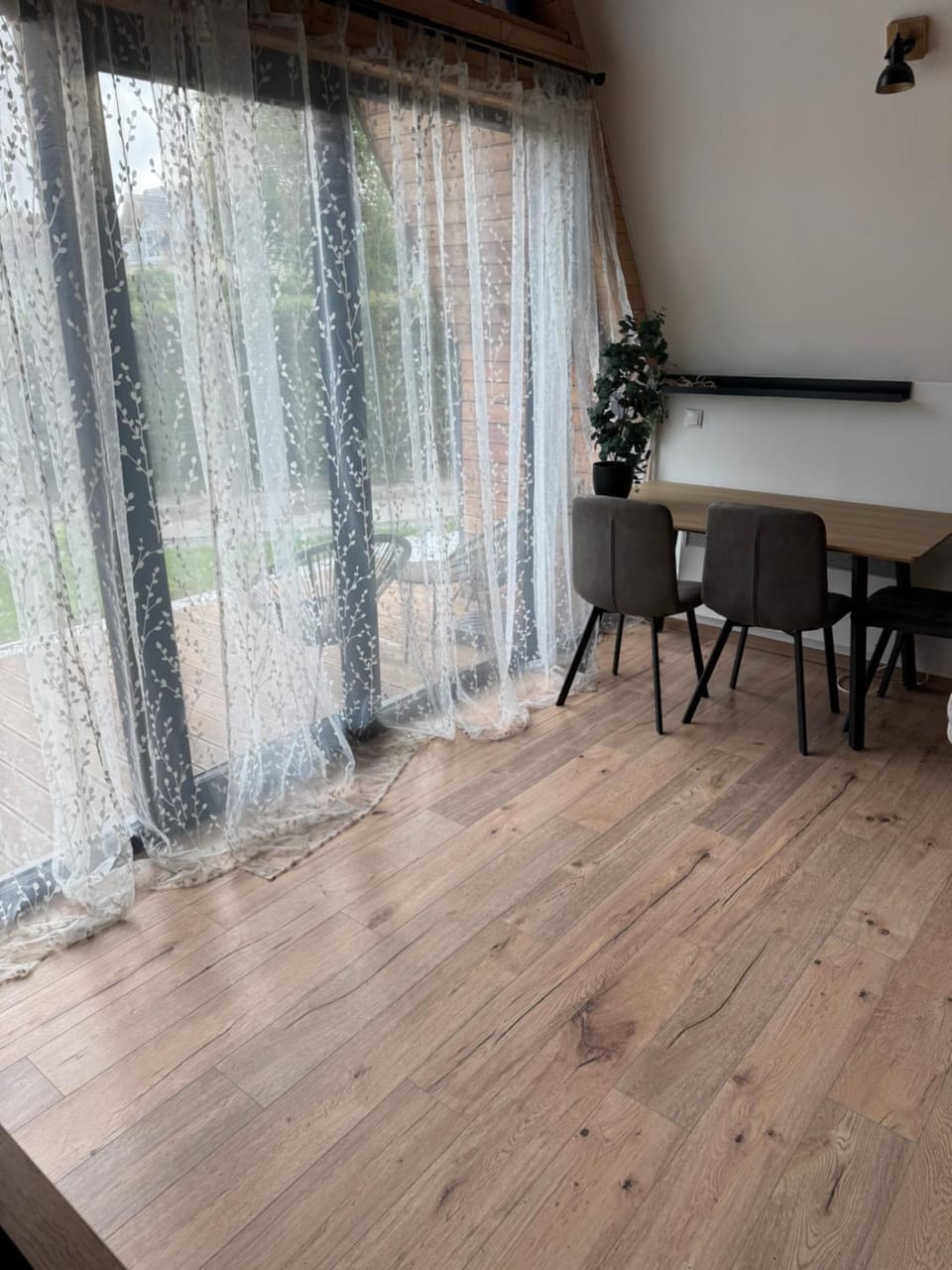 Seating area, Dining area