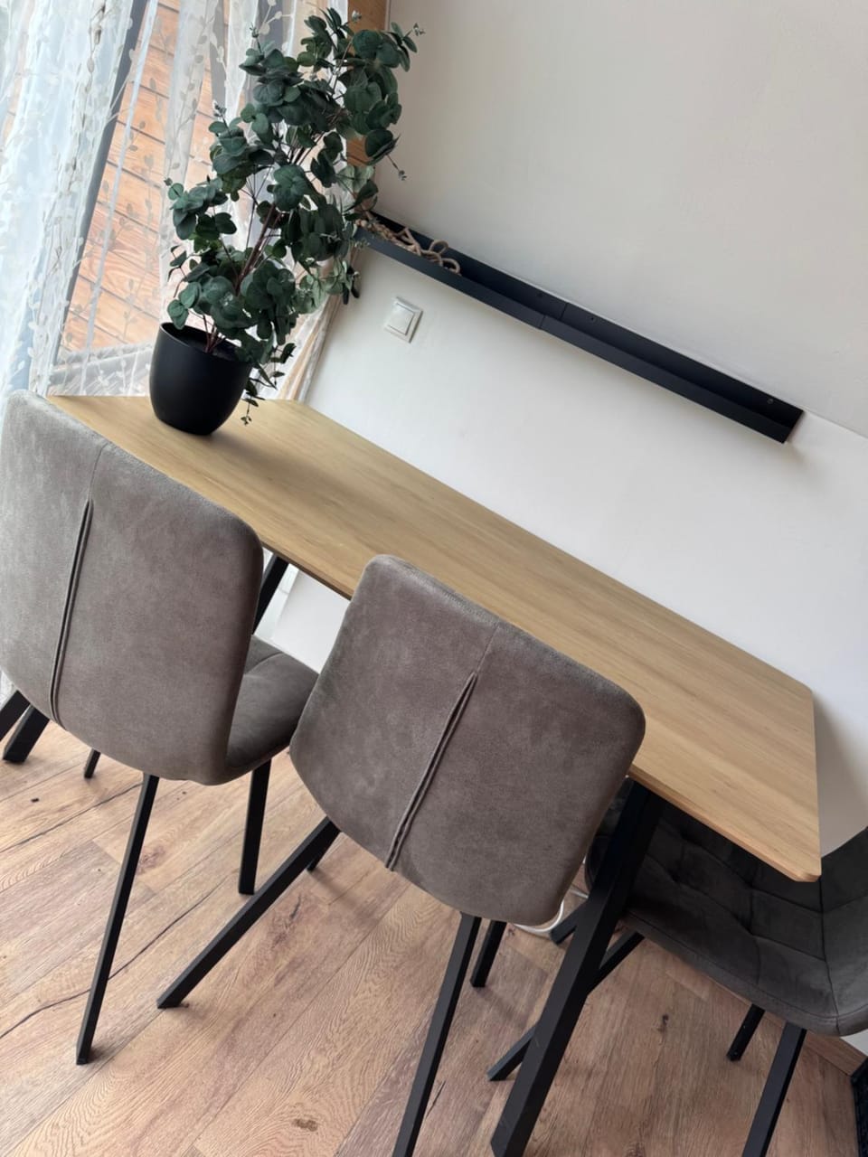 Seating area, Dining area