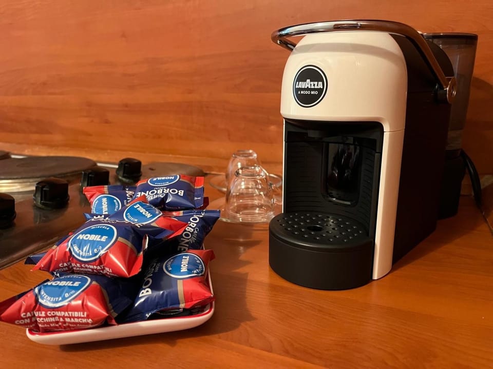 Coffee/tea facilities, Kitchen or kitchenette, Food and drinks