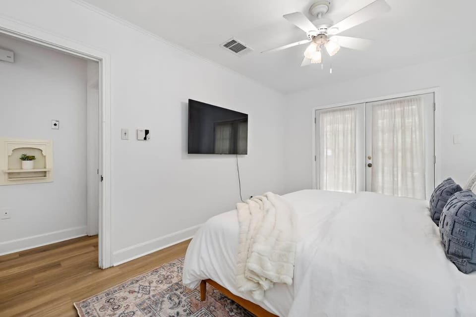 Villa in Zilker - Peaceful Stylish Home with Yard House in Zilker
