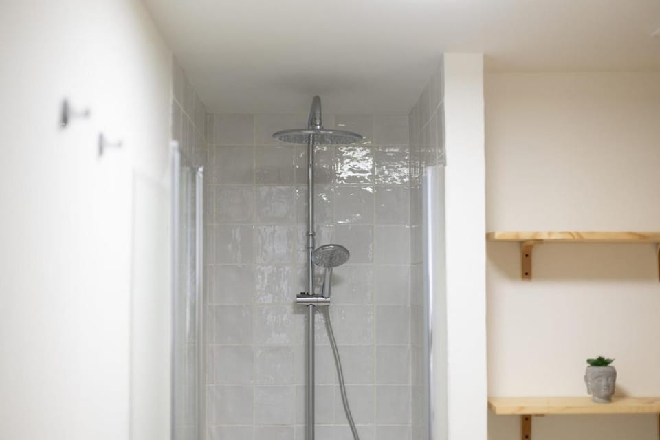 Apartamento para 4 huespedes con Patio y ducha Exterior Apartment in Valencia