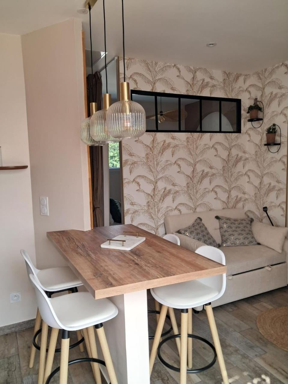 Seating area, Dining area