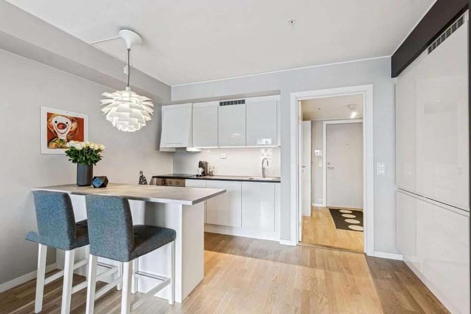 Kitchen or kitchenette, Dining area, stove