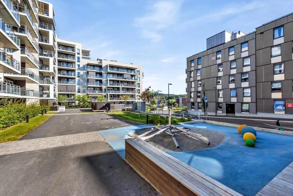 Property building, Neighbourhood, Garden view