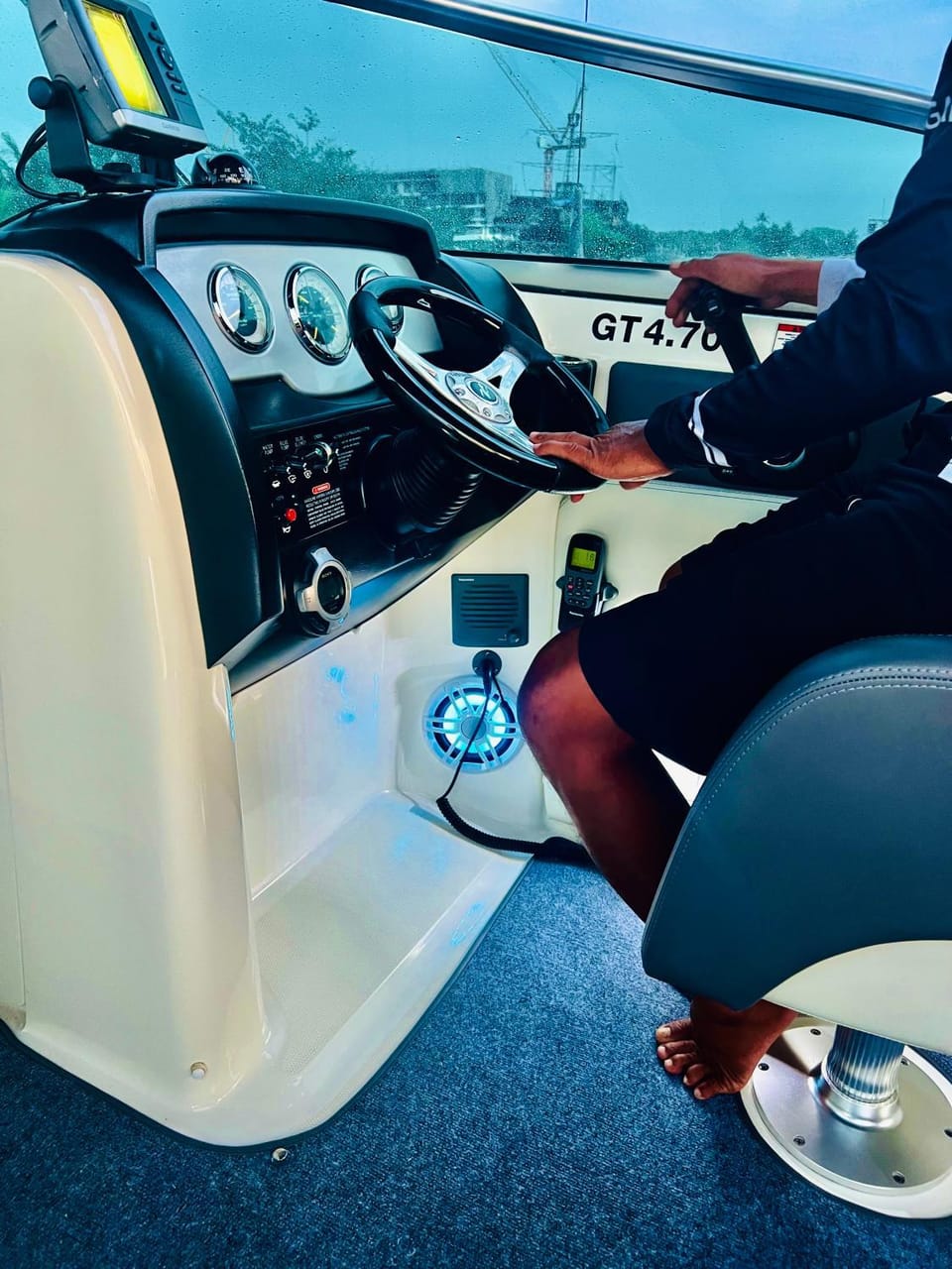 Частная Яхта и Эксклюзивные приватные Туры по Островам в Паттайе Docked boat in Pattaya City
