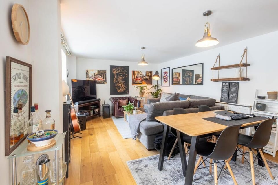 Modern Apartment, Frome, WiFi, Double Bed, Smart TV Apartment in Frome