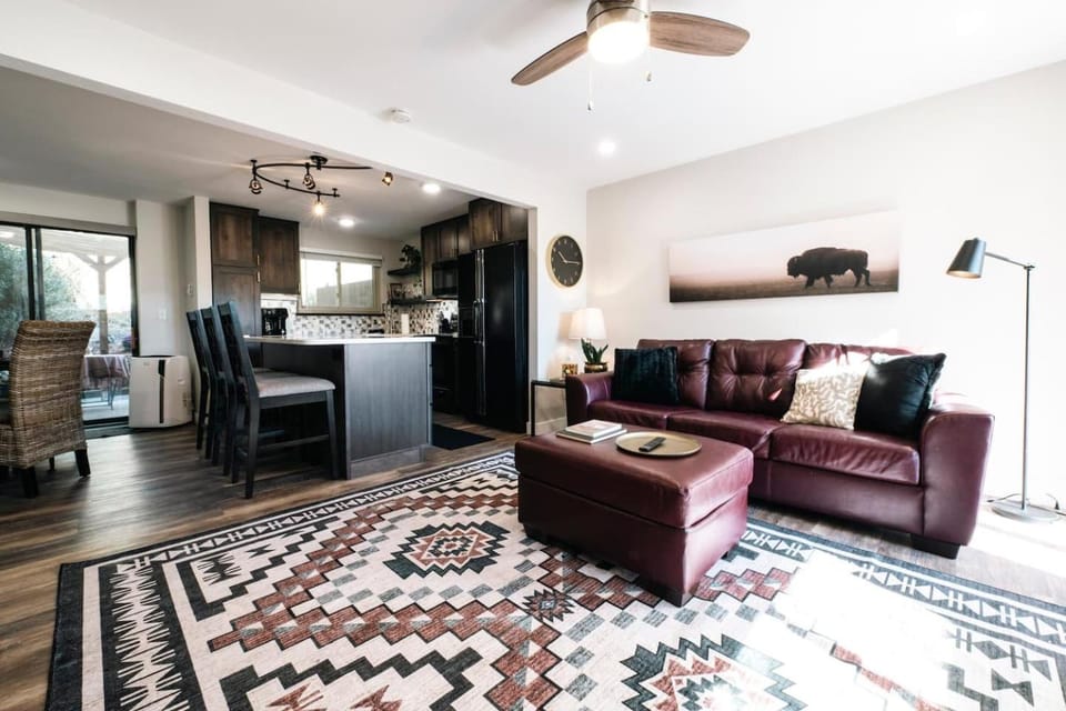 Pet-Friendly Townhouse Creekside Walk House in Sheridan