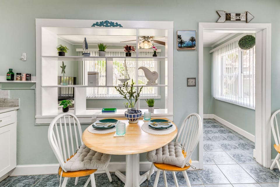 St Pete Beach Apartment | Near Corey Ave & Beaches Apartment in Saint Pete Beach