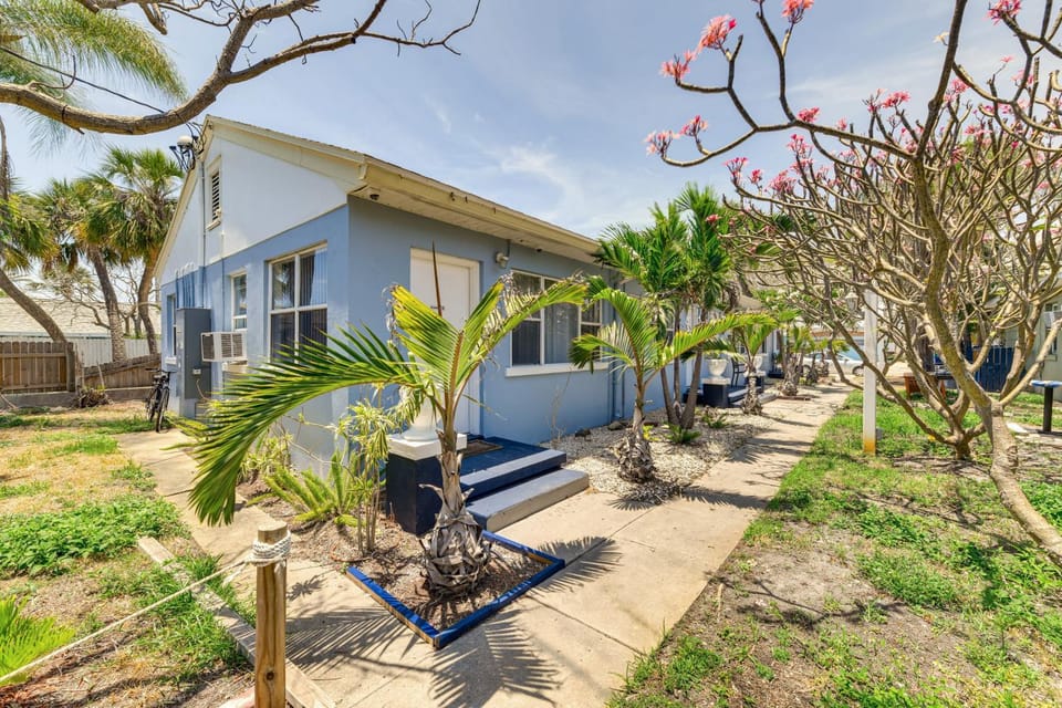 St Pete Beach Apartment | Near Corey Ave & Beaches Apartment in Saint Pete Beach