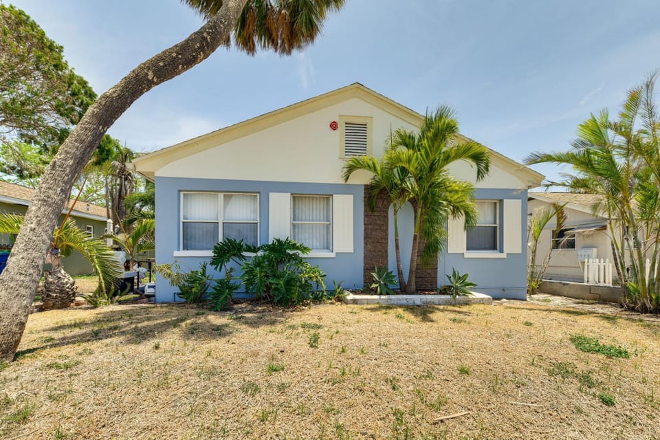 St Pete Beach Apartment | Near Corey Ave & Beaches Apartment in Saint Pete Beach