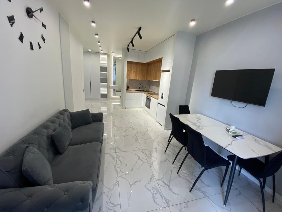 Communal lounge/ TV room, TV and multimedia, Living room, Seating area, Dining area
