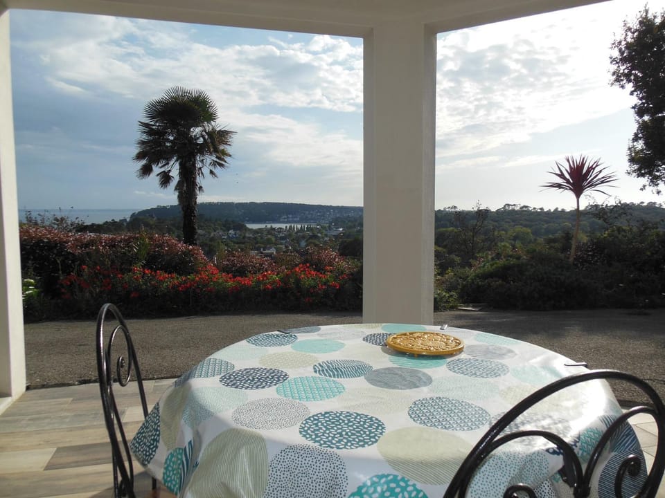 Patio, Sea view, Breakfast