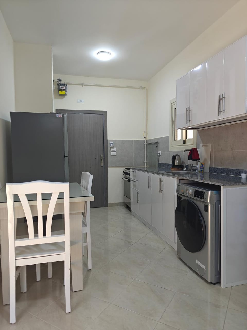 Kitchen or kitchenette, washing machine