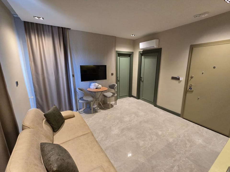 Communal lounge/ TV room, TV and multimedia, Living room, Photo of the whole room, Seating area, Evening entertainment