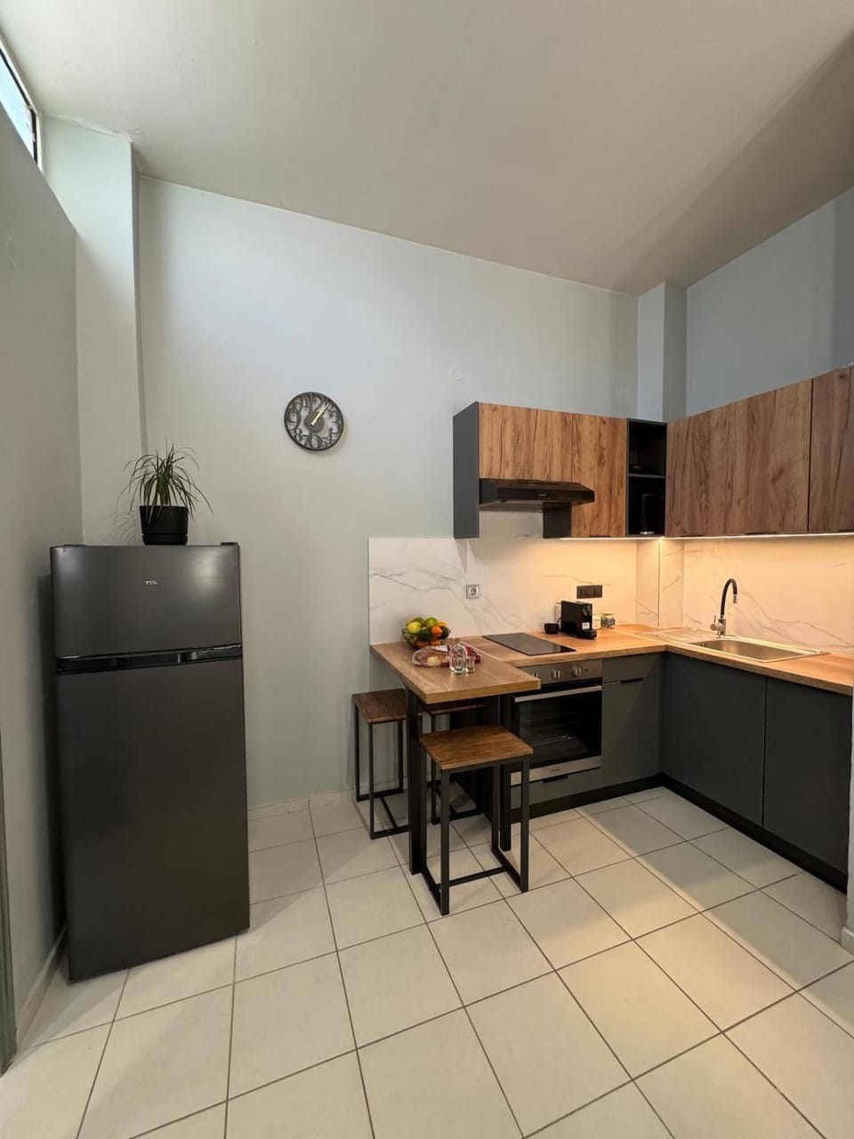 Kitchen or kitchenette, Dining area, stove