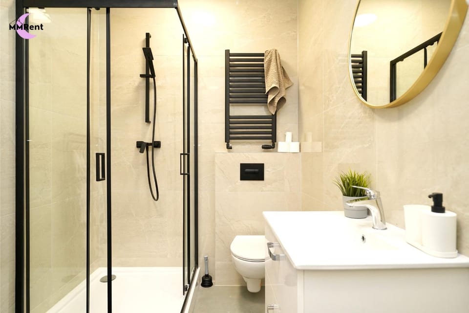 Shower, Toilet, Bathroom, towels