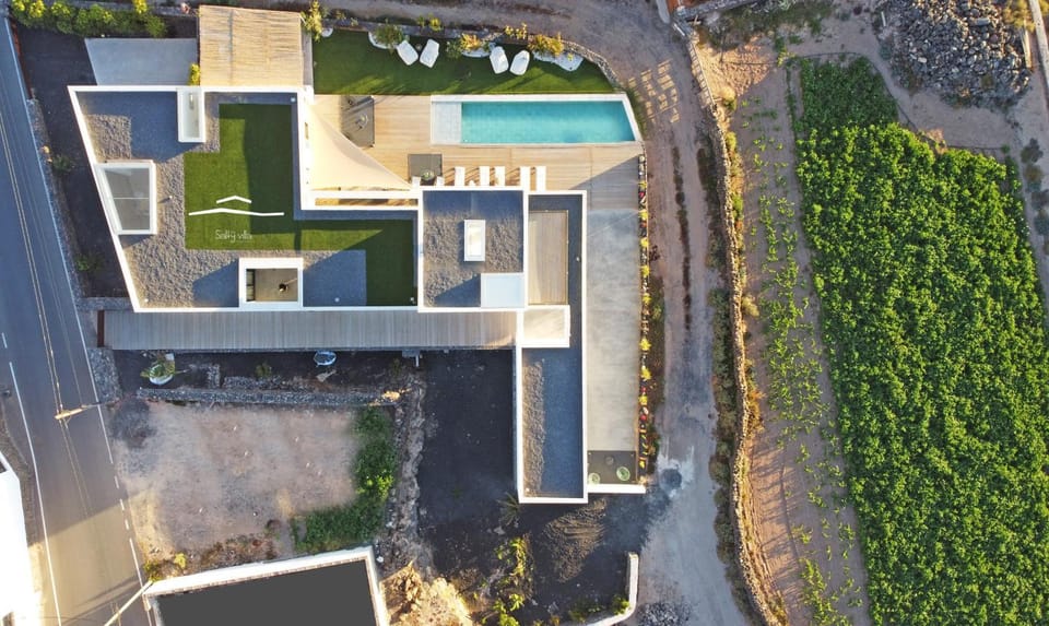 Salty Villa by Aura Collection Villa in Maxorata