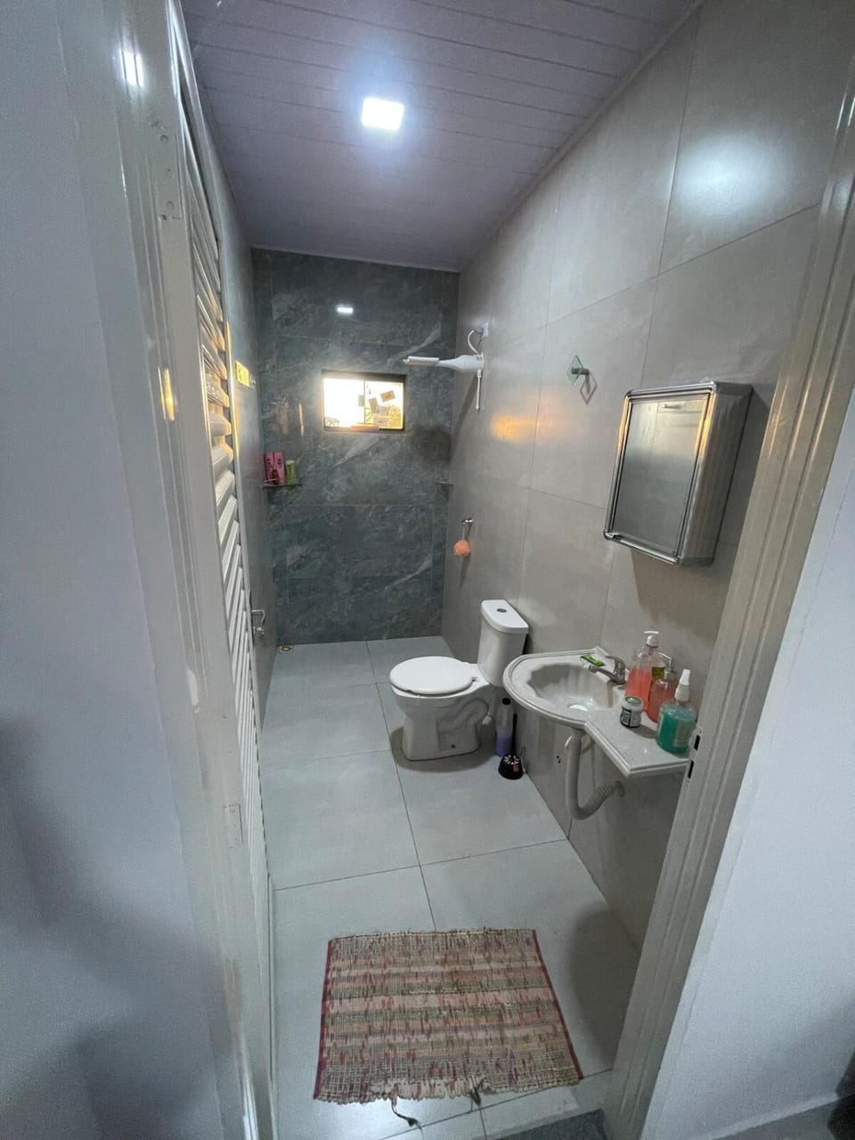 Casa com piscina e garagem privativa House in State of Goiás