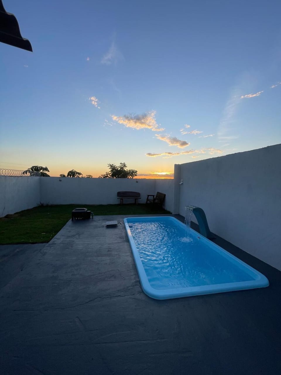 Casa com piscina e garagem privativa House in State of Goiás