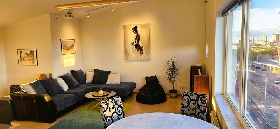 Living room, Seating area, Evening entertainment