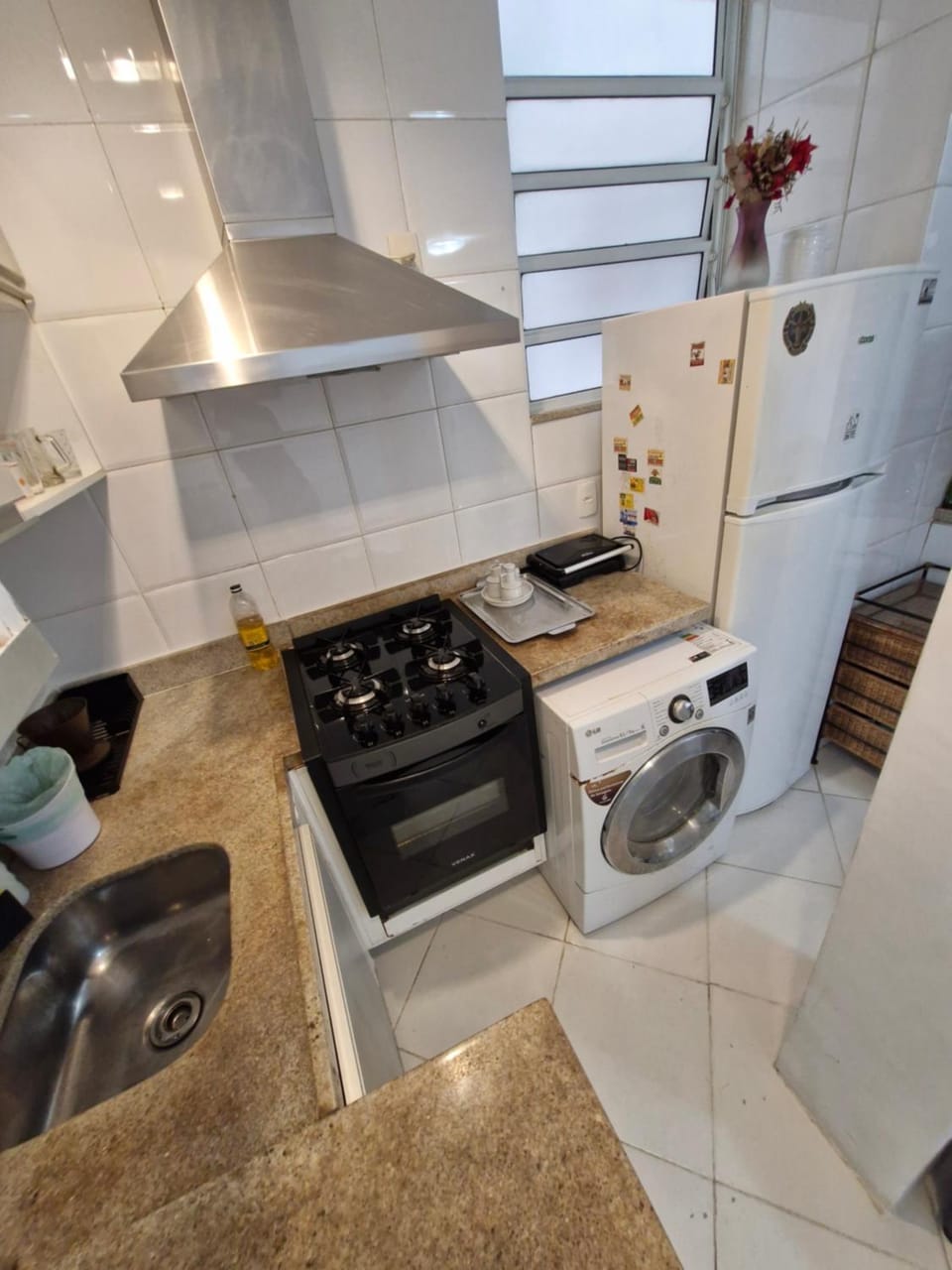 Kitchen or kitchenette, minibar, oven, stove, toaster, washing machine, dryer