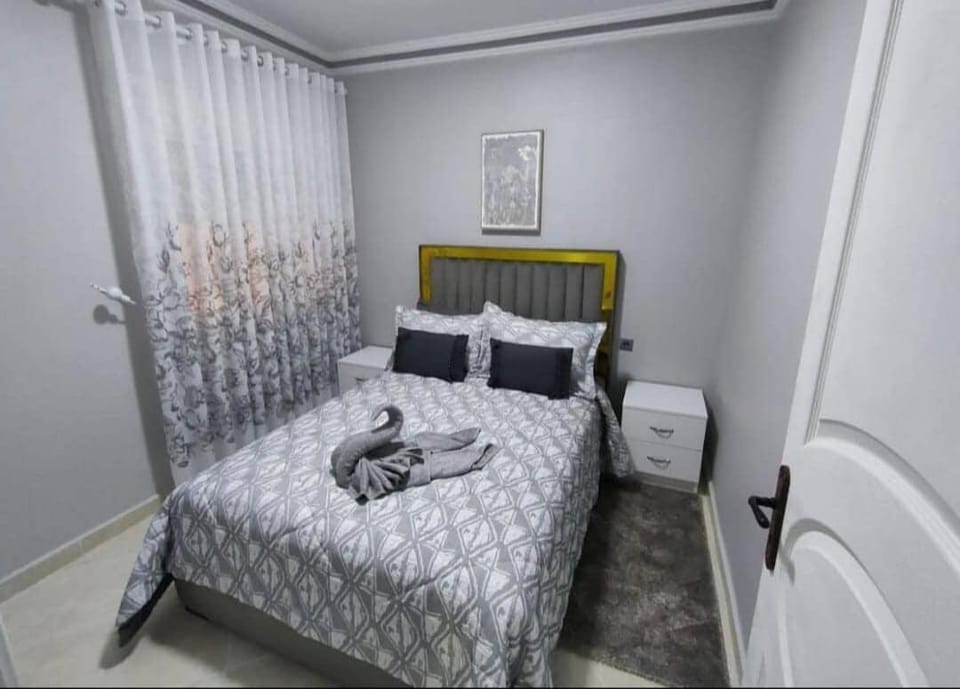 Appartement moderne climatisé avec bonne proximité S2 Apartment in Tangier