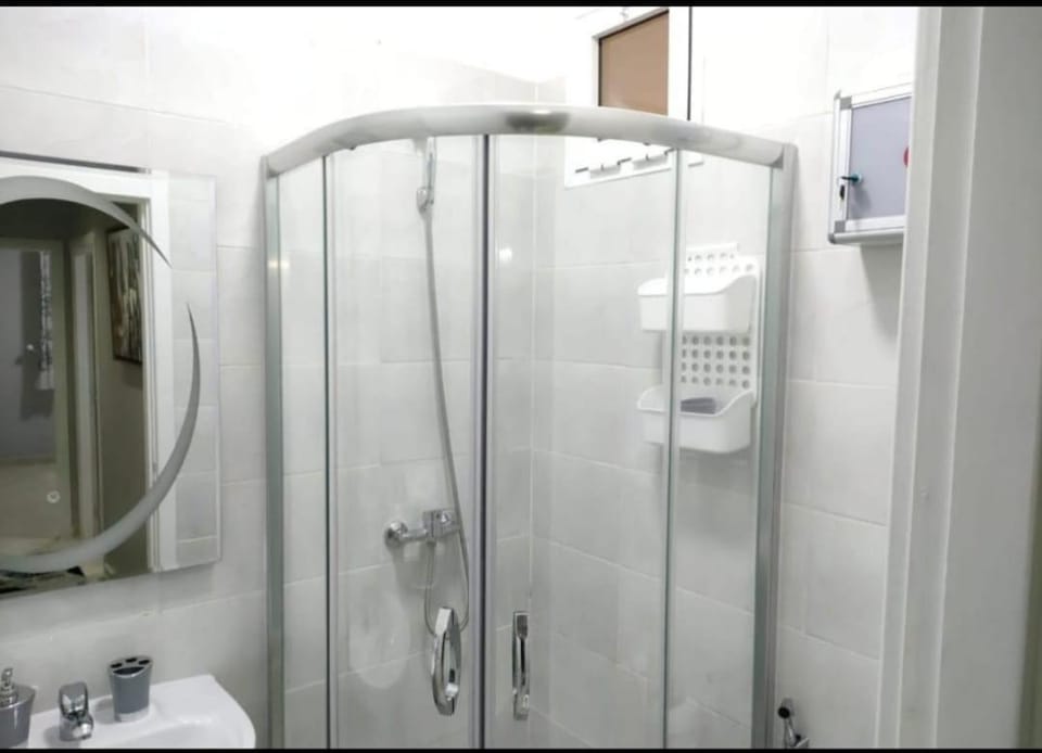 Appartement moderne climatisé avec bonne proximité S2 Apartment in Tangier
