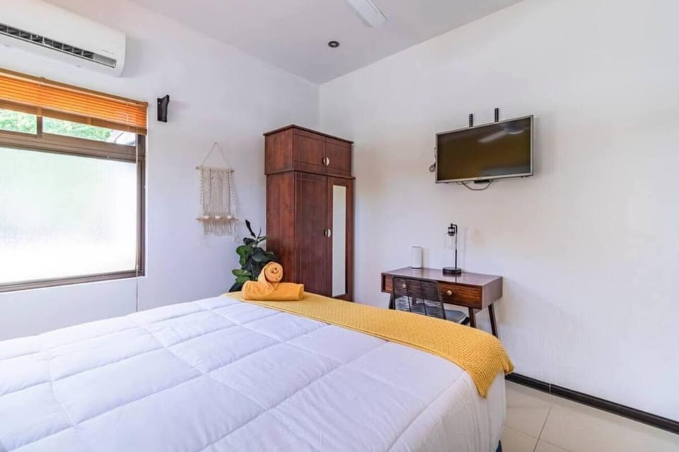 Bed, TV and multimedia, wardrobe