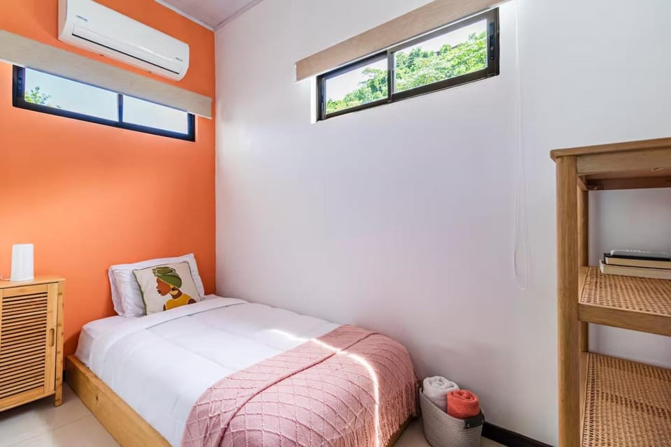 Bed, Photo of the whole room, Bedroom, air conditioner