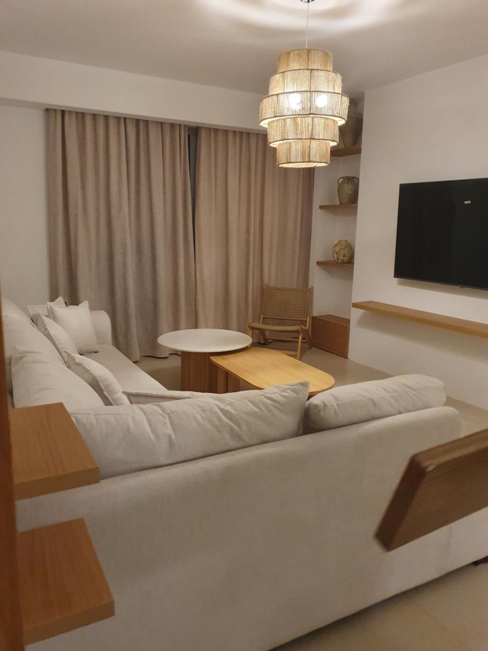 TV and multimedia, Living room, Evening entertainment