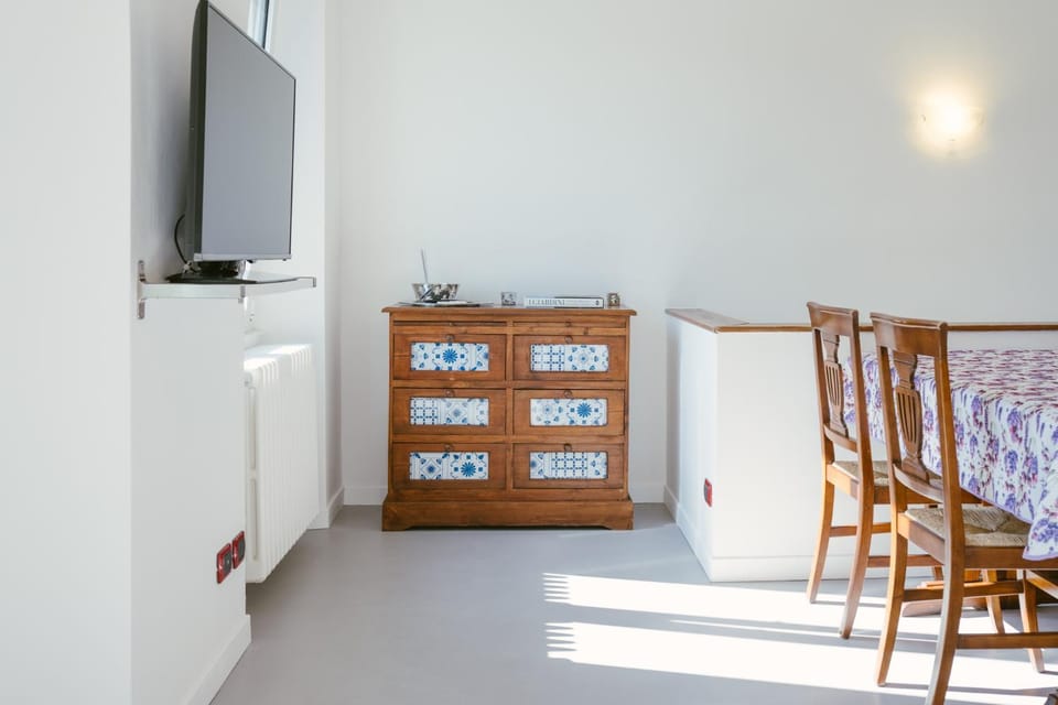 TV and multimedia, Living room, Dining area