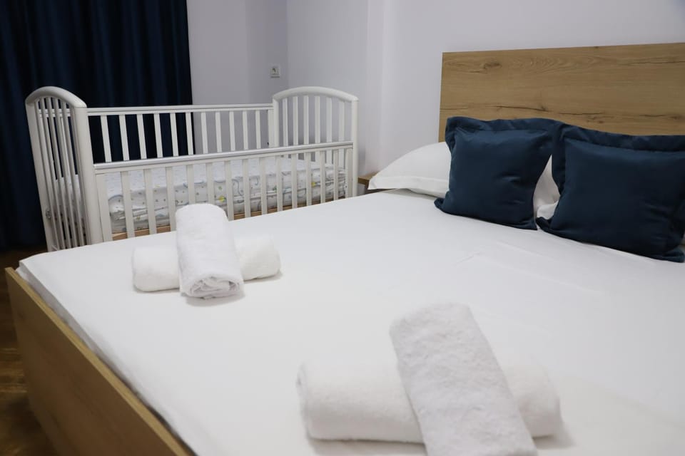 Bed, Photo of the whole room, Bedroom, cot, towels