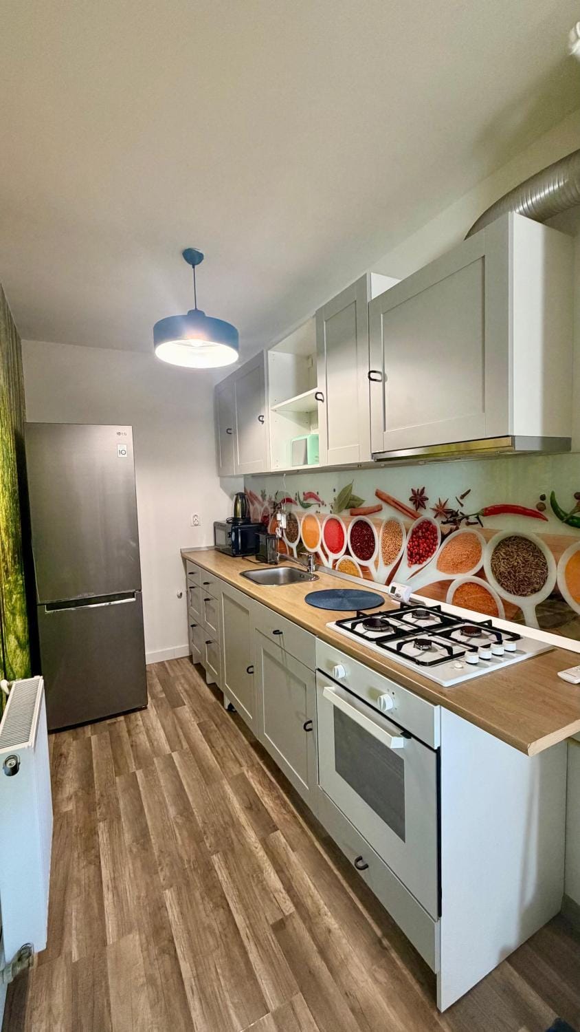 Kitchen or kitchenette, oven