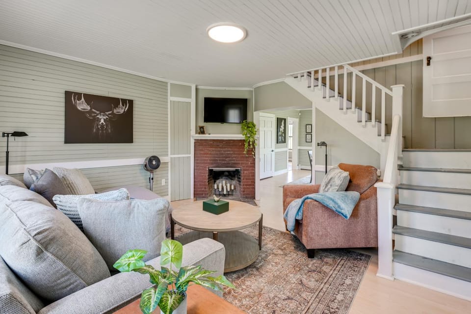 Pond Views: Spacious Family Home in Presque Isle! House in Presque Isle