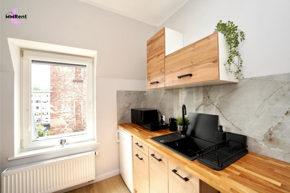 Coffee/tea facilities, Kitchen or kitchenette, stove
