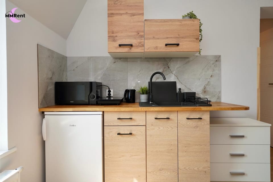 Coffee/tea facilities, Kitchen or kitchenette, stove