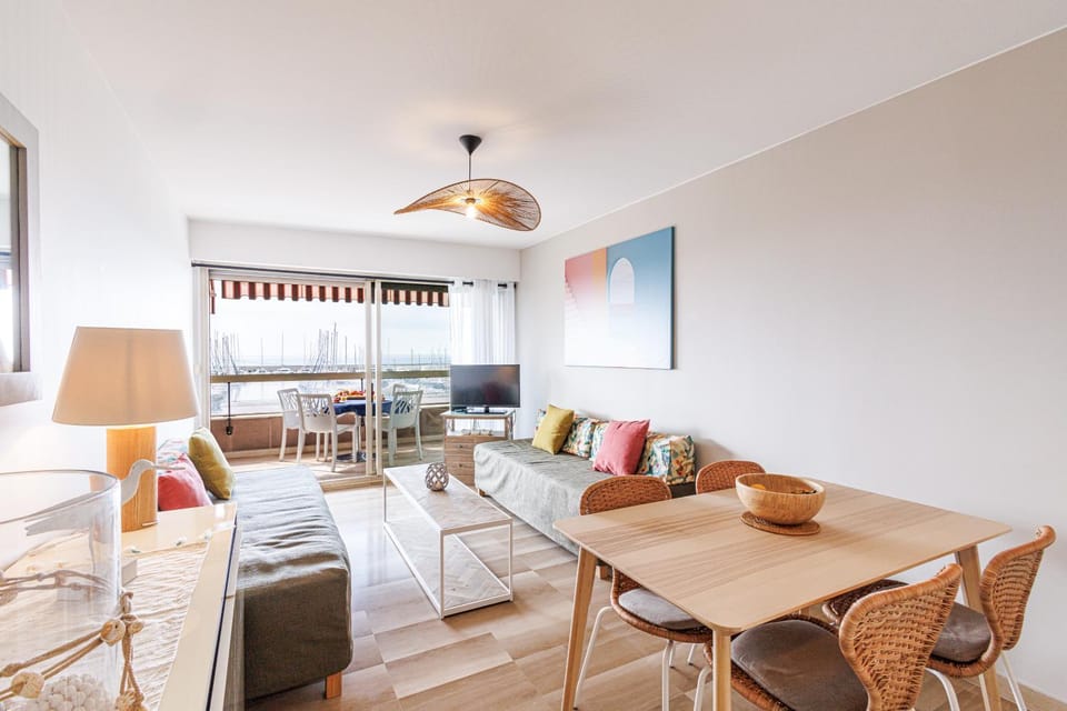 TV and multimedia, Balcony/Terrace, Living room, Dining area, Sea view