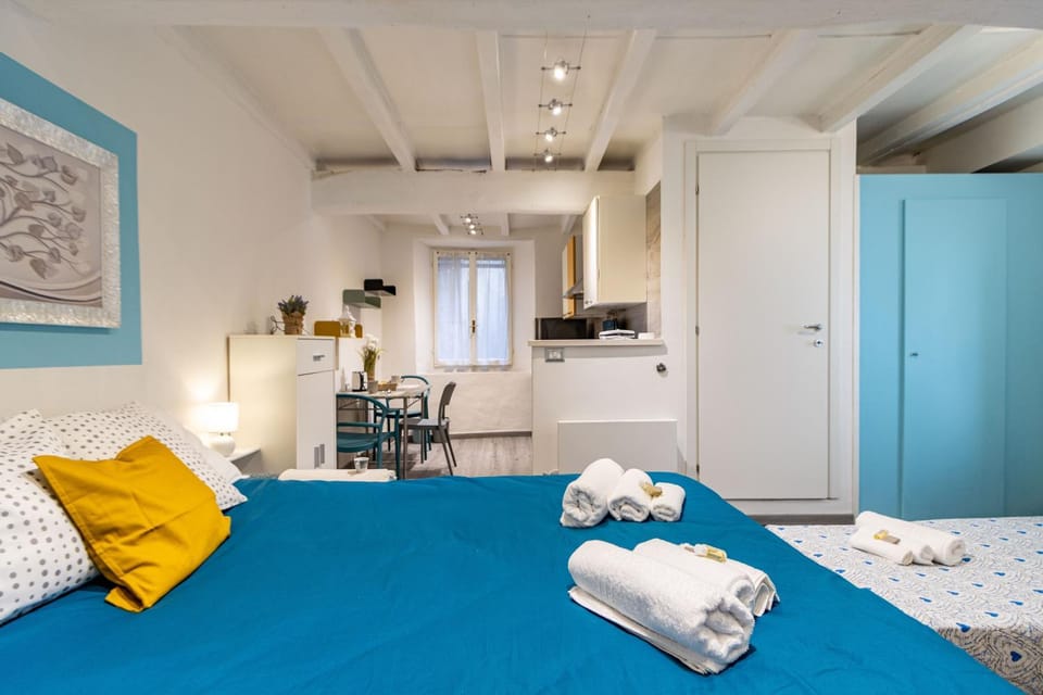 Bed, Kitchen or kitchenette, Photo of the whole room, towels