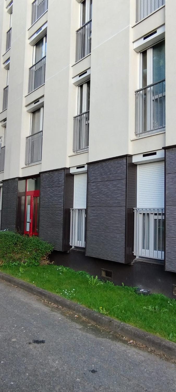 LOCATION SAISONNIERE VILLEJUIF à 15 MIN en voiture DE PARIS Apartment in Île-de-France